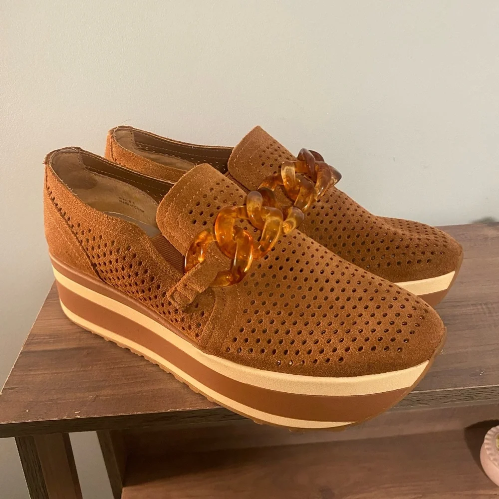 NEW Dolce Vita Jhenee Platform Chain Pecan/Tan Suede SlipOn Shoes Size 8.5 Trend